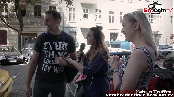 Reporterin Sucht Mann Und Frau Auf Der Straße Für Ein Echtes Sextreffen